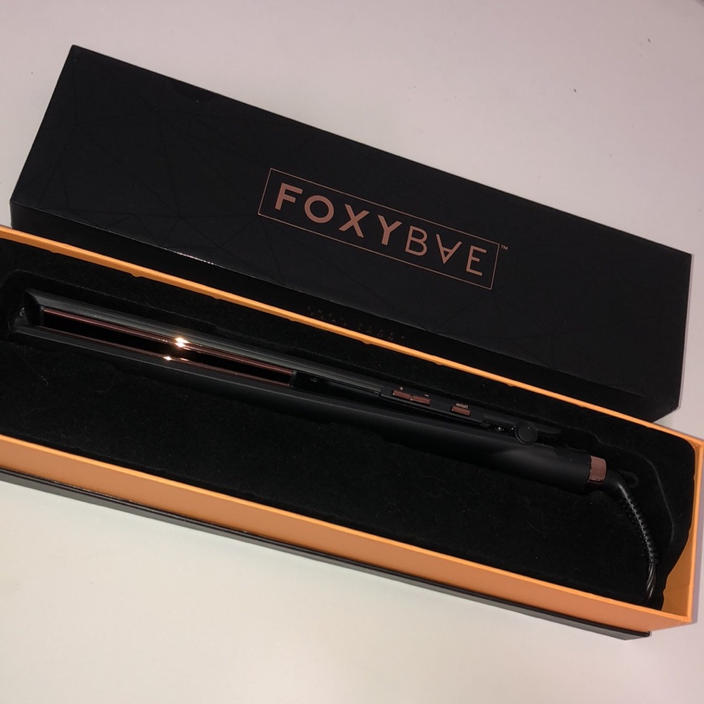 FoxyBae Rose Gold Titanium Straightener